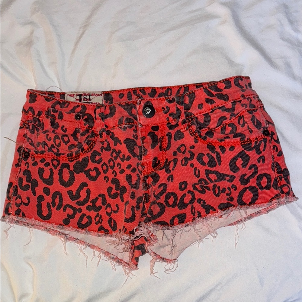 Stylish Red Leopard Print Women's Shorts